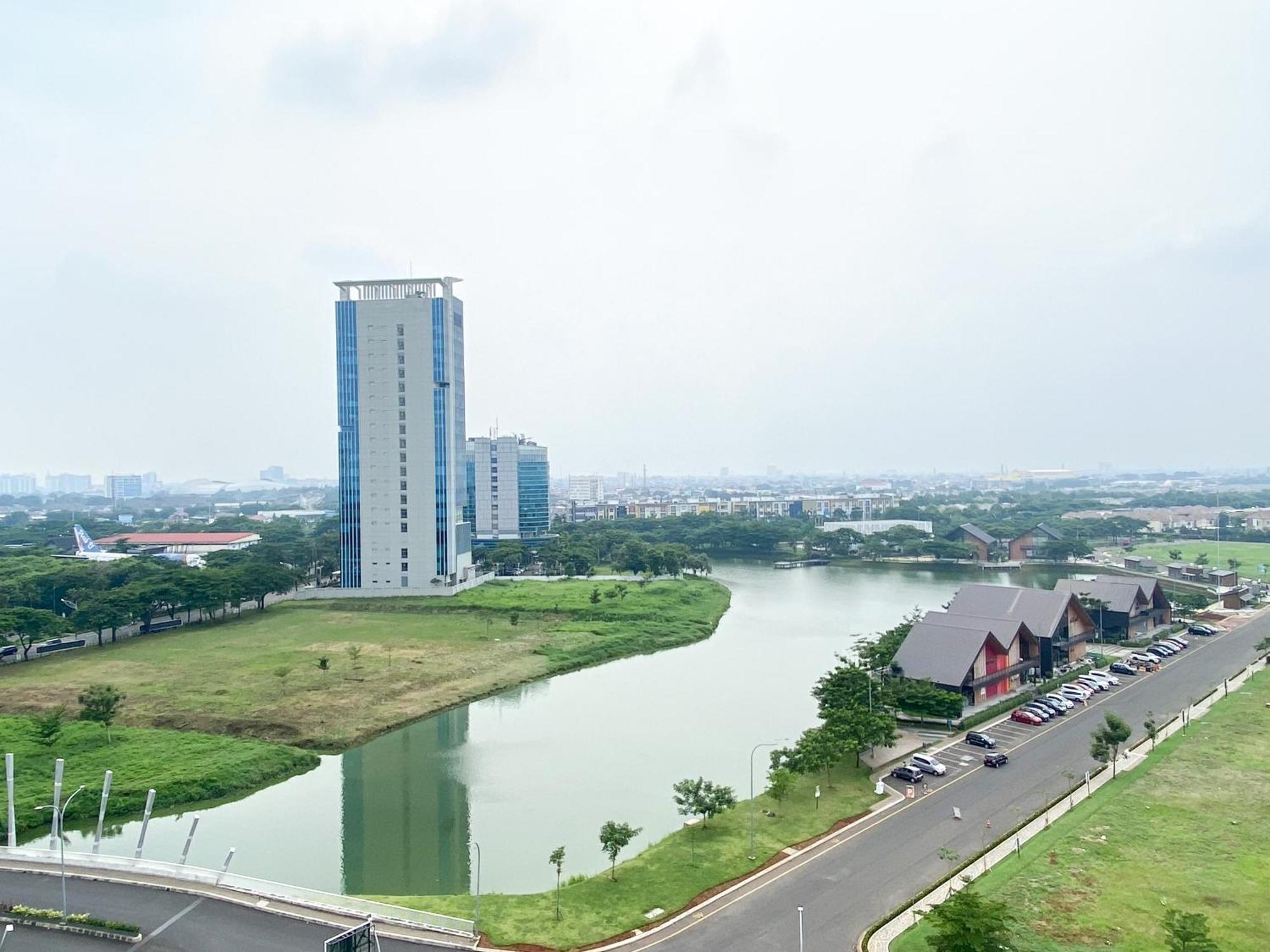 And Minimalist 2br At Springlake Summarecon By Travelio Apartemen